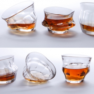 喝醉了的酒杯