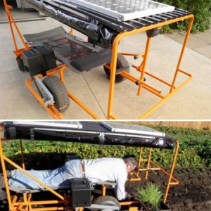 可以趴著工作的播種機